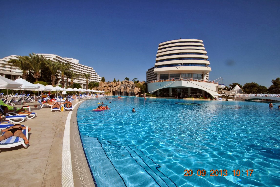 imagini hotel TITANIC LARA